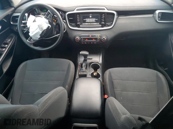 2019 Kia Sorento LX z VIN 5XYPG4A54KG480732, wystawiony jako Copart lot #87833135 z przebiegiem 102 219 mil mil oraz Szkody całkowita. Historia ofert i sprzedaży dostępna na DreamBid. Obrazek 8.