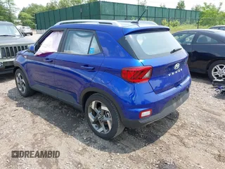 2024 Hyundai Venue SEL z VIN KMHRC8A39RU298832, wystawiony jako IAAI lot #42419329 z przebiegiem 7 582 mil mil oraz . Historia ofert i sprzedaży dostępna na DreamBid. Obrazek 3.