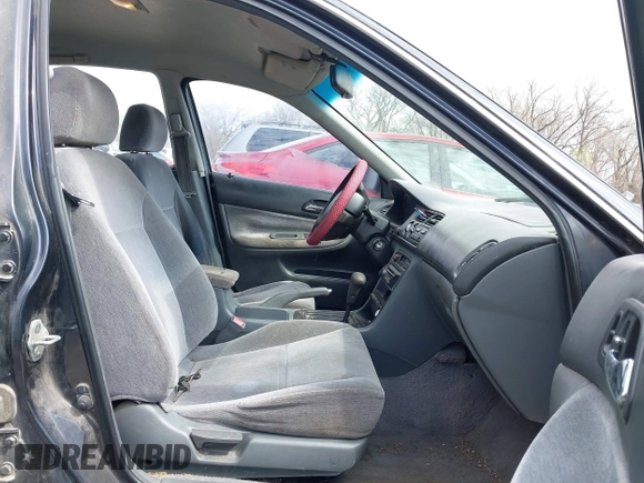 1995 Honda Accord LX with VIN JHMCD5631SC011203, listed as a IAAI auction lot 41891231 with 198,682 mi miles and . Bid and sale history available at carsss.com. Image 5.