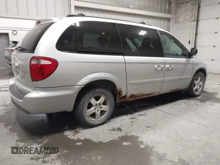 2005 Dodge Caravan SXT with VIN 2D4GP44L35R316403, listed as a IAAI auction lot 42375328 with 179,299 mi miles and . Bid and sale history available at DreamBid. Image 4.