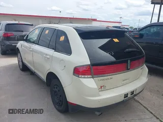 2008 Lincoln MKX z VIN 2LMDU68C18BJ15272, wystawiony jako IAAI lot #42182342 z przebiegiem Nie podano mil oraz . Historia ofert i sprzedaży dostępna na DreamBid. Obrazek 3.