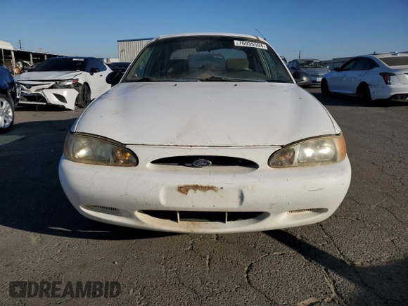 1998 Ford Escort SE z VIN 1FAFP13P0WW139108, wystawiony jako Copart lot #76935594 z przebiegiem 28 413 mil mil oraz Czysty tytuł • Clean title. Historia ofert i sprzedaży dostępna na DreamBid. Obrazek 5.