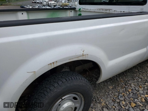 2008 Ford F-250 XL z VIN 1FTNF20508EB07382, wystawiony jako IAAI lot #42521031 z przebiegiem 123 755 mil mil oraz . Historia ofert i sprzedaży dostępna na DreamBid. Obrazek 35.