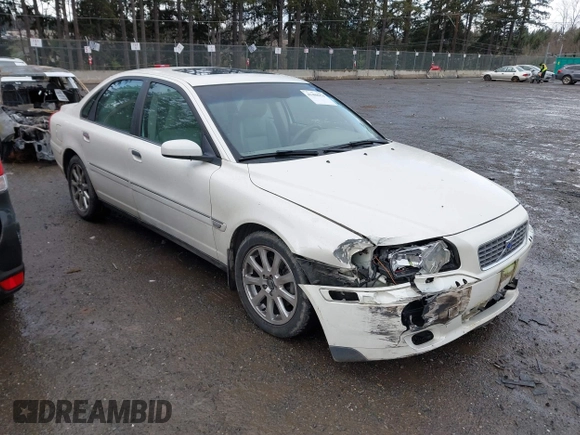 2005 Volvo S80 with VIN YV1TH592651401992, listed as a IAAI auction lot 41488954 with 83,461 mi miles. Bid and sale history available at carsss.com. Image 1.
