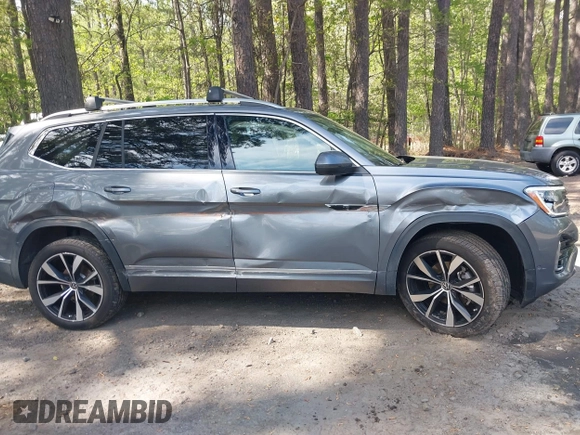 2025 Volkswagen Atlas SEL Premium R-Line with VIN 1V2FR2CA0SC522921, listed as a IAAI auction lot 42033389 with 5,342 mi miles and . Bid and sale history available at DreamBid. Image 6.
