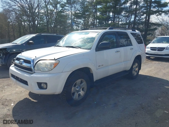 2006 Toyota 4Runner SR5 with VIN JTEBU14R168070401, listed as a IAAI auction lot 41977312 with 195,902 mi miles. Bid and sale history available at carsss.com. Image 2.