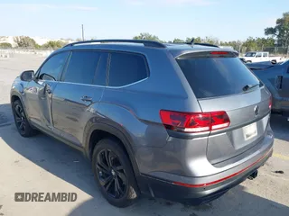 2022 Volkswagen Atlas 3.6L V6 SE w/Technology with VIN 1V2KR2CA5NC507639, listed as a IAAI auction lot 41704779 with 101,267 mi miles. Bid and sale history available at carsss.com. Image 3.