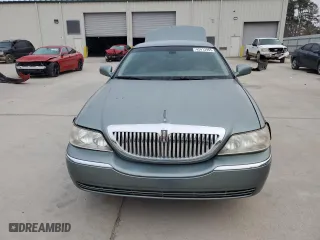 2004 Lincoln Town Car Signature with VIN 1LNHM81W34Y607067, listed as a Copart auction lot 42413965 with 106,973 mi miles and Salvage Title. Bid and sale history available at carsss.com. Image 5.
