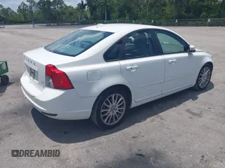 2010 Volvo S40 z VIN YV1382MS1A2502044, wystawiony jako IAAI lot #42189521 z przebiegiem 237 777 mil mil oraz . Historia ofert i sprzedaży dostępna na DreamBid. Obrazek 4.