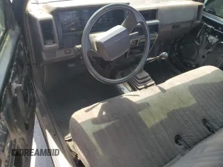 1990 Nissan Frontier XE z VIN 1N6SD11S5LC350520, wystawiony jako Copart lot #61065885 z przebiegiem 182 913 mil mil oraz Czysty tytuł • Clean title. Historia ofert i sprzedaży dostępna na DreamBid. Obrazek 8.