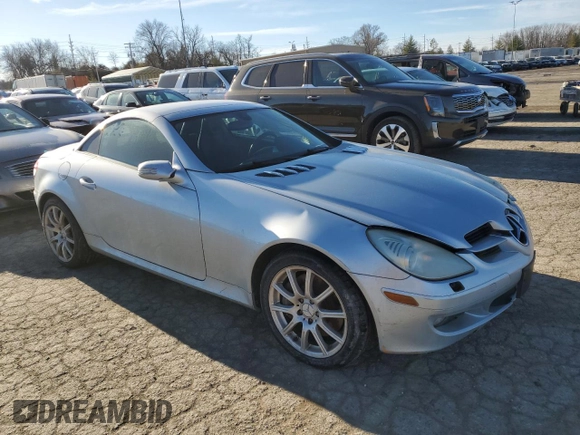 2006 Mercedes-Benz SLK 350 с VIN WDBWK56F56F119440, выставлен на аукционе Copart как лот 42415715 с пробегом 203 307 миль миль и Списание • Salvage title. История ставок и продаж доступна на DreamBid. Изображение 4.