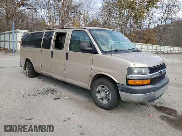 2011 Chevrolet Express Passenger 1LT z VIN 1GAZG1FG2B1154258, wystawiony jako Copart lot #78729104 z przebiegiem 180 662 mil mil oraz Szkoda całkowita • Salvage title. Historia ofert i sprzedaży dostępna na DreamBid. Obrazek 4.