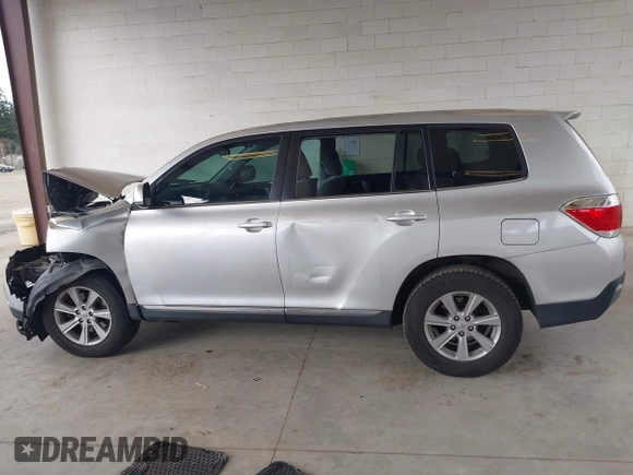 2013 Toyota Highlander with VIN 5TDZA3EH0DS043082, listed as a IAAI auction lot 41943547 with Not Provided miles and . Bid and sale history available at DreamBid. Image 14.