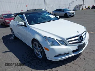 2013 Mercedes-Benz E 350 z VIN WDDKK5KF6DF221967, wystawiony jako IAAI lot #42286943 z przebiegiem 51 417 mil mil oraz . Historia ofert i sprzedaży dostępna na DreamBid. Obrazek 1.