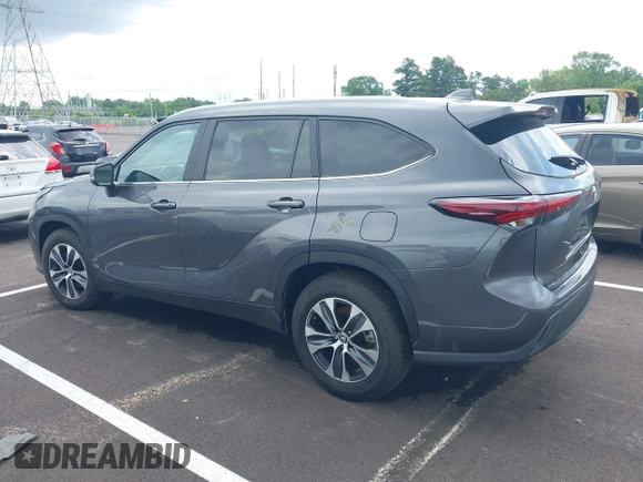 2024 Toyota Highlander LE z VIN 5TDKDRAH3RS543441, wystawiony jako IAAI lot #42429440 z przebiegiem 9 086 mil mil oraz . Historia ofert i sprzedaży dostępna na DreamBid. Obrazek 14.