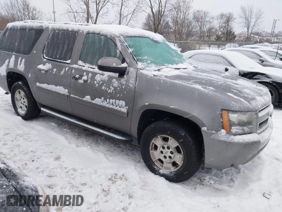 2008 Chevrolet Suburban Commercial with VIN 1GNFK16398J226725, listed as a IAAI auction lot 41268141 with 1 mi miles. Bid and sale history available at carsss.com. Image 1.