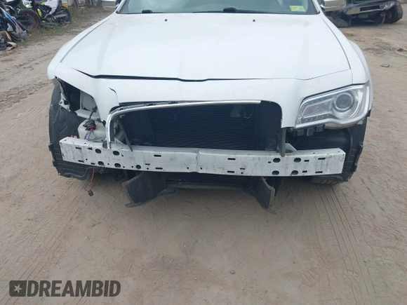2019 Chrysler 300 Limited with VIN 2C3CCAKG7KH634459, listed as a IAAI auction lot 40450997 with 97,809 mi miles. Bid and sale history available at carsss.com. Image 6.