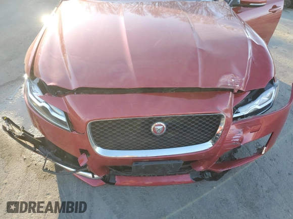 2018 Jaguar XF 25t Premium with VIN SAJBJ4FX6JCY55188, listed as a Copart auction lot 84970934 with 33,338 mi miles and Salvage Title. Bid and sale history available at carsss.com. Image 12.