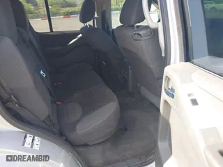 2012 Nissan Pathfinder LE with VIN 5N1AR1NN1CC607558, listed as a IAAI auction lot 39839685 with 147,975 mi miles. Bid and sale history available at carsss.com. Image 8.