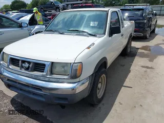 1998 Nissan Frontier XE z VIN 1N6DD26S3WC374939, wystawiony jako IAAI lot #42370706 z przebiegiem Nie podano mil oraz . Historia ofert i sprzedaży dostępna na DreamBid. Obrazek 2.