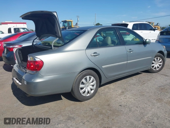 2005 Toyota Camry LE z VIN 4T1BE30K65U592500, wystawiony jako IAAI lot #42373718 z przebiegiem 189 054 mil mil oraz . Historia ofert i sprzedaży dostępna na DreamBid. Obrazek 4.
