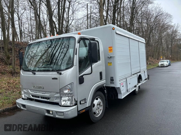 2019 Isuzu NRR IBT z VIN JALE5W167K7301631, wystawiony jako Copart lot #52779745 z przebiegiem 100 482 mil mil oraz Czysty tytuł • Clean title. Historia ofert i sprzedaży dostępna na DreamBid. Obrazek 2.