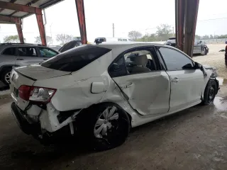 2014 Volkswagen Jetta Sedan SE w/Connectivity with VIN 3VWD07AJ2EM267322, listed as a Copart auction lot 88842615 with 116,141 mi miles and Salvage Title. Bid and sale history available at carsss.com. Image 3.