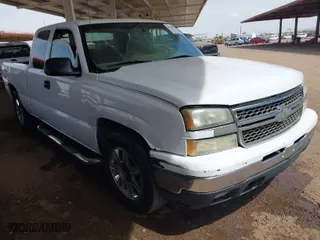 2006 Chevrolet Silverado 1500 LT1 with VIN 2GCEC19Z861343690, listed as a IAAI auction lot 41900168 with 198,206 mi miles. Bid and sale history available at carsss.com. Image 1.