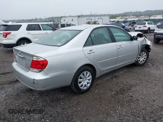 2005 Toyota Camry STD z VIN 4T1BE32K45U562005, wystawiony jako IAAI lot #42354477 z przebiegiem 205 193 mil mil oraz . Historia ofert i sprzedaży dostępna na DreamBid. Obrazek 4.