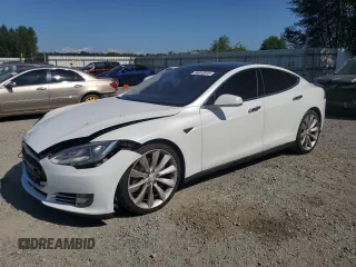 2013 Tesla Model S Performance z VIN 5YJSA1DP1DFP22426, wystawiony jako Copart lot #66045915 z przebiegiem 88 757 mil mil oraz Szkoda całkowita • Salvage title. Historia ofert i sprzedaży dostępna na DreamBid. Obrazek 1.