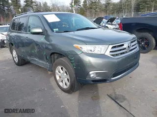 2011 Toyota Highlander with VIN 5TDBK3EH0BS065899, listed as a IAAI auction lot 41281584 with 177,497 mi miles. Bid and sale history available at carsss.com. Image 1.
