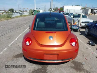 2010 Volkswagen New Beetle Coupe with VIN 3VWRG3AG1AM021001, listed as a IAAI auction lot 40549600 with 1 mi miles. Bid and sale history available at carsss.com. Image 16.