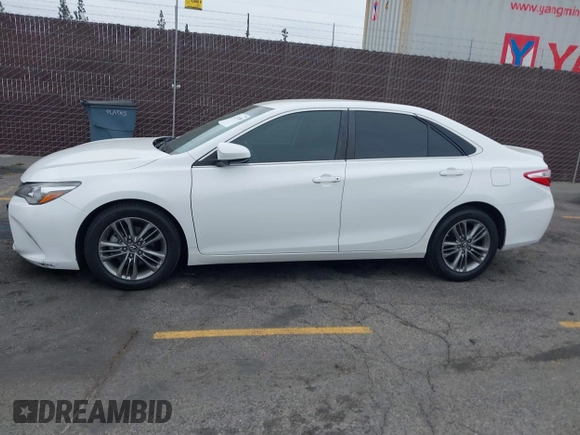 2017 Toyota Camry XLE z VIN 4T1BF1FKXHU797542, wystawiony jako IAAI lot #42374500 z przebiegiem 49 983 mil mil oraz . Historia ofert i sprzedaży dostępna na DreamBid. Obrazek 14.