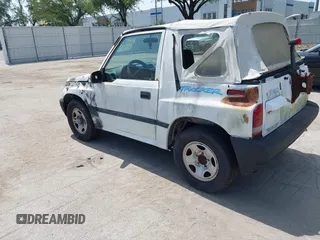 1996 Chevrolet Tracker z VIN 2CNBE1862T6948982, wystawiony jako IAAI lot #42719225 z przebiegiem 257 760 mil mil oraz . Historia ofert i sprzedaży dostępna na DreamBid. Obrazek 3.