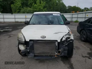 2013 Kia Soul + z VIN KNDJT2A69D7550983, wystawiony jako Copart lot #57416965 z przebiegiem 112 304 mil mil oraz Szkoda całkowita • Salvage title. Historia ofert i sprzedaży dostępna na DreamBid. Obrazek 5.
