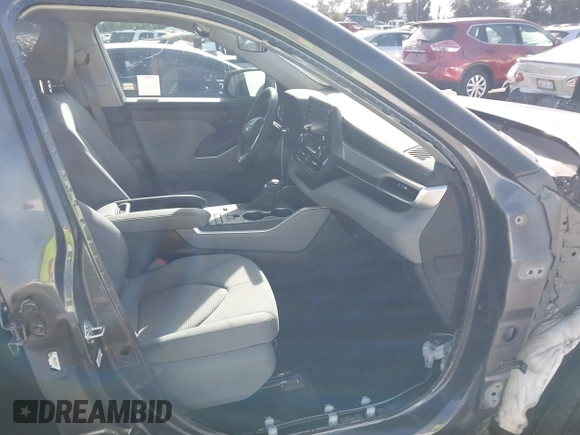 2022 Toyota Highlander LE with VIN 5TDZZRAH4NS096760, listed as a IAAI auction lot 41421802 with 28,379 mi miles and . Bid and sale history available at DreamBid. Image 5.