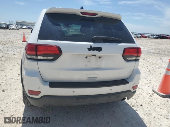 2021 Jeep Grand Cherokee Laredo X z VIN 1C4RJEAG9MC746108, wystawiony jako Copart lot #56479195 z przebiegiem 59 703 mil mil oraz Czysty tytuł • Clean title. Historia ofert i sprzedaży dostępna na DreamBid. Obrazek 6.