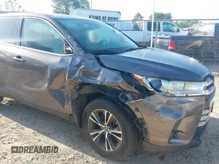 2019 Toyota Highlander LE с VIN 5TDBZRFH6KS945258, выставлен на аукционе IAAI как лот 41979698 с пробегом 122 624 миль миль и . История ставок и продаж доступна на DreamBid. Изображение 6.