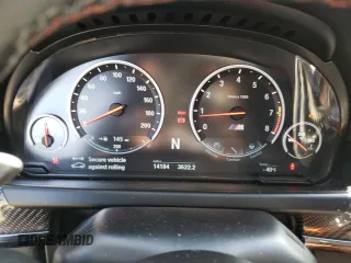 2018 BMW M6 z VIN WBS6G9C50JD950282, wystawiony jako Copart lot #46023174 z przebiegiem 14 184 mil mil oraz . Historia ofert i sprzedaży dostępna na DreamBid. Obrazek 9.