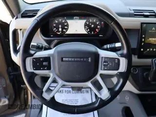 2022 Land Rover Defender S z VIN SALEJ7RX7N20764XX, wystawiony jako Copart lot #55269965 z przebiegiem 32 231 mil mil oraz Czysty tytuł • Clean title. Historia ofert i sprzedaży dostępna na DreamBid. Obrazek 7.