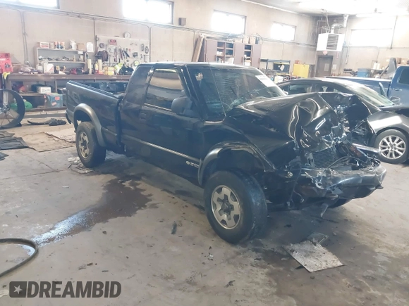 2002 Chevrolet S-10 LS with VIN 1GCCT19W328189054, listed as a IAAI auction lot 41660988 with 217,256 mi miles. Bid and sale history available at carsss.com. Image 1.