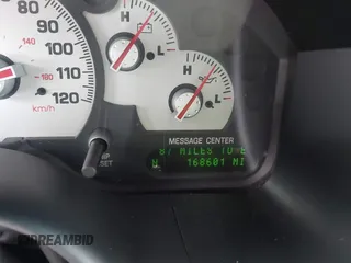 2002 Mercury Mountaineer Convenience z VIN 4M2ZU86W12ZJ35003, wystawiony jako IAAI lot #41193635 z przebiegiem 168 601 mil mil oraz . Historia ofert i sprzedaży dostępna na DreamBid. Obrazek 15.
