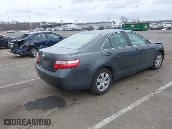 2008 Toyota Camry LE z VIN 4T1BE46K78U751994, wystawiony jako IAAI lot #41712149 z przebiegiem 104 933 mil mil oraz . Historia ofert i sprzedaży dostępna na DreamBid. Obrazek 4.