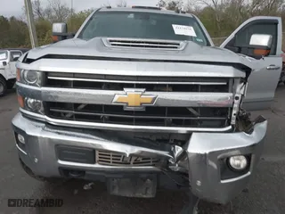 2019 Chevrolet Silverado 2500HD LTZ with VIN 1GC1KTEY4KF157917, listed as a IAAI auction lot 41174836 with 106,013 mi miles. Bid and sale history available at carsss.com. Image 10.
