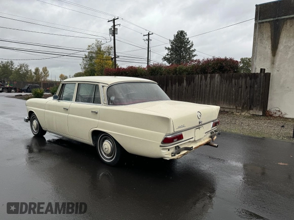 1967 Mercedes-Benz E with VIN 11001010184461, listed as a Copart auction lot 83359704 with 78,345 mi miles and Clean Title. Bid and sale history available at DreamBid. Image 3.