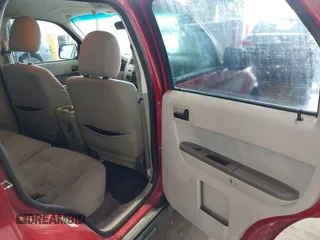 2010 Ford Escape XLT с VIN 1FMCU0D71AKD11964, выставлен на аукционе IAAI как лот 42185902 с пробегом 300 745 миль миль и . История ставок и продаж доступна на DreamBid. Изображение 8.