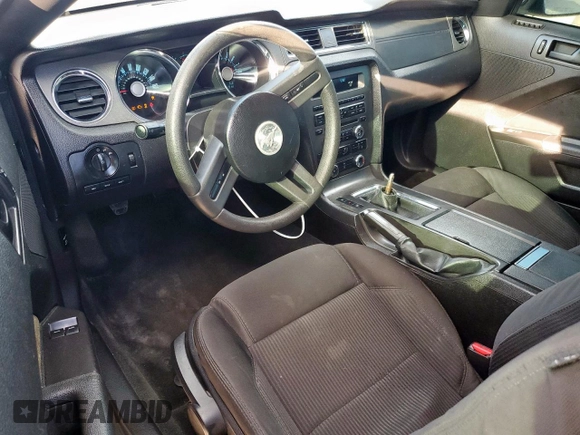 2012 Ford Mustang Premium z VIN 1ZVBP8AM7C5285563, wystawiony jako Copart lot #60732815 z przebiegiem 134 923 mil mil oraz Szkoda całkowita • Salvage title. Historia ofert i sprzedaży dostępna na DreamBid. Obrazek 8.