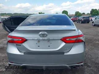 2018 Toyota Camry LE z VIN 4T1B11HK8JU649942, wystawiony jako IAAI lot #42194030 z przebiegiem 54 687 mil mil oraz . Historia ofert i sprzedaży dostępna na DreamBid. Obrazek 16.
