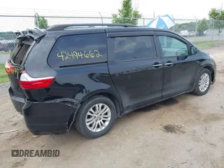 2016 Toyota Sienna XLE z VIN 5TDYK3DC9GS706815, wystawiony jako IAAI lot #42494662 z przebiegiem 141 157 mil mil oraz . Historia ofert i sprzedaży dostępna na DreamBid. Obrazek 4.