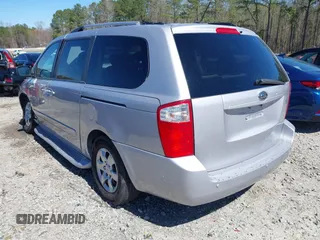 2009 Kia Sedona LX with VIN KNDMB233496315780, listed as a IAAI auction lot 41849241 with 174,224 mi miles. Bid and sale history available at carsss.com. Image 3.